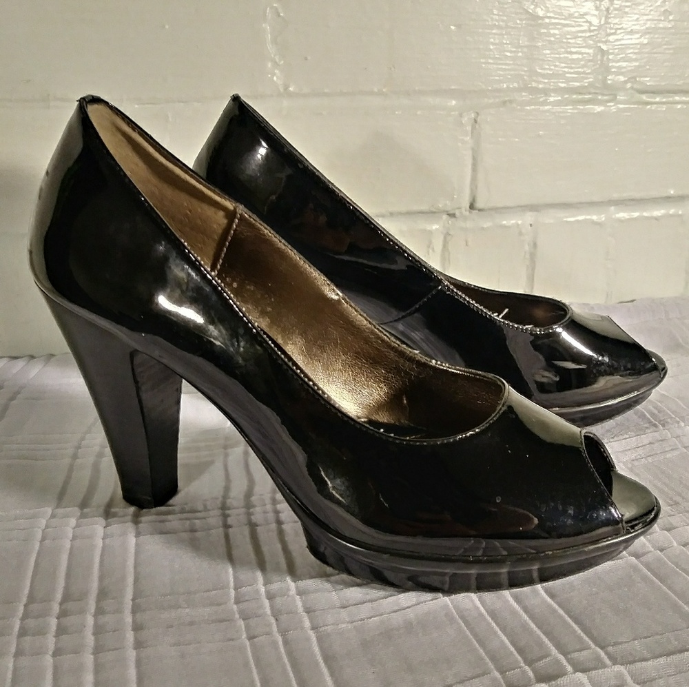 Sofft brand black peep toe shoes